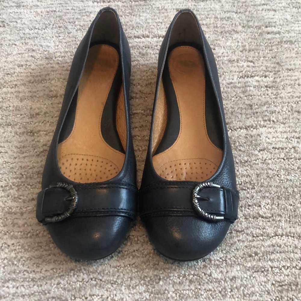 Women’s flats